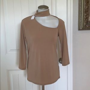 Small 3/4 sleeve blouse